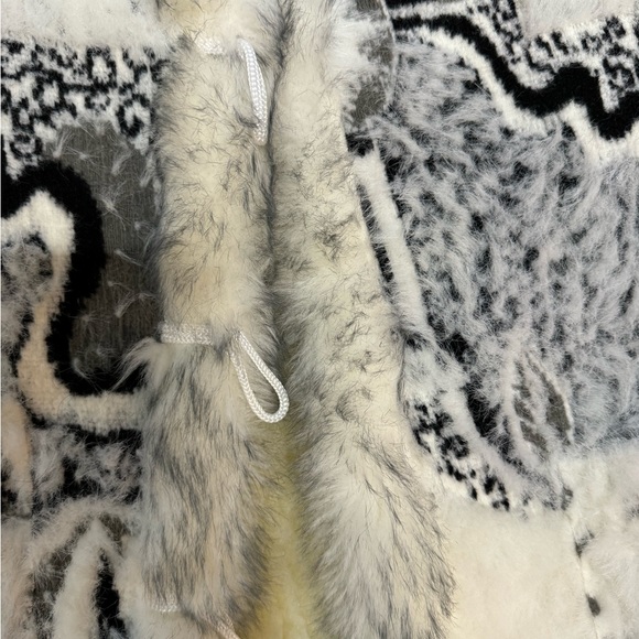 Faux fur vest, new no tags, made in Ukraine, measurements in photos - Picture 6 of 8